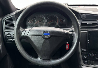 Подержанный автомобиль Volvo S60 2008 года (12 фото)