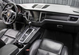 Подержанный автомобиль Porsche Macan 2018 года (11 фото)