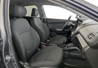 Подержанный автомобиль Kia Rio Sedan 2017 года (21 фото)