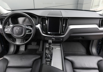 Подержанный автомобиль Volvo XC60 2019 года (13 фото)