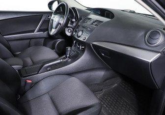 Подержанный автомобиль Mazda 3 Hatchback 2013 года (9 фото)