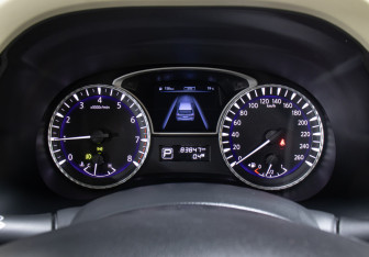 Подержанный автомобиль Infiniti QX60 2017 года (14 фото)