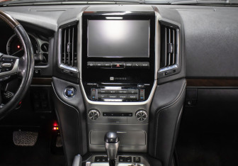 Подержанный автомобиль Toyota Land Cruiser Suv 2018 года (15 фото)