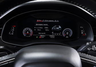 Подержанный автомобиль Audi Q8 2019 года (16 фото)