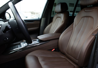 Подержанный автомобиль BMW X5 2013 года (16 фото)