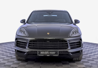 Подержанный автомобиль Porsche Cayenne 2019 года (2 фото)