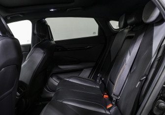 Подержанный автомобиль Changan UNI-V 2023 года (13 фото)