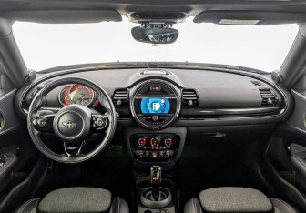 Подержанный автомобиль MINI Clubman Wagon 2019 года (14 фото)
