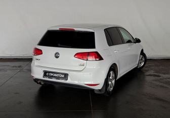 Подержанный автомобиль Volkswagen Golf Hatchback 2014 года (6 фото)