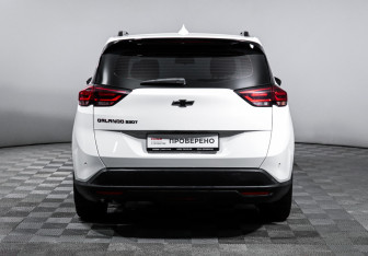 Подержанный автомобиль Chevrolet Orlando 2019 года (6 фото)
