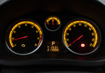 Подержанный автомобиль Opel Corsa 2011 года (13 фото)