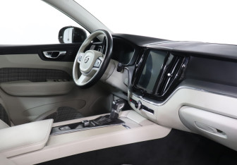 Подержанный автомобиль Volvo XC60 2018 года (9 фото)
