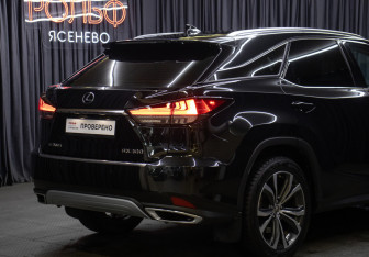 Подержанный автомобиль Lexus RX 2020 года (25 фото)