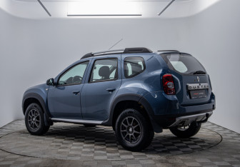 Подержанный автомобиль Renault Duster 2014 года (7 фото)