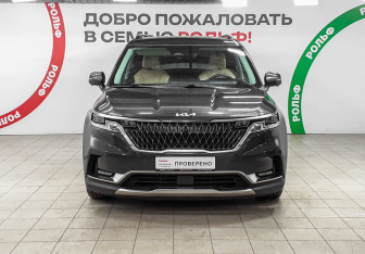 Подержанный автомобиль Kia Carnival 2022 года (2 фото)