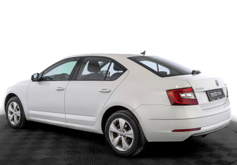 Подержанный автомобиль Skoda Octavia Liftback 2019 года (7 фото)