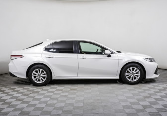 Подержанный автомобиль Toyota Camry Sedan 2018 года (4 фото)