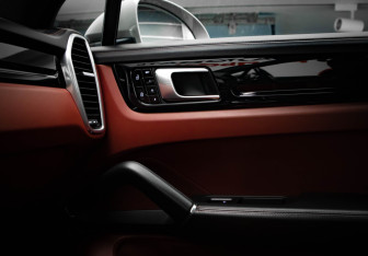 Подержанный автомобиль Porsche Cayenne 2021 года (21 фото)