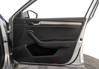 Подержанный автомобиль Skoda Superb Liftback 2020 года (25 фото)