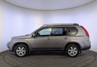 Подержанный автомобиль Nissan X-Trail 2010 года (8 фото)