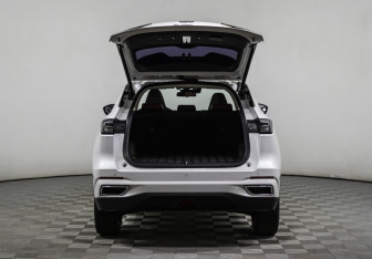 Подержанный автомобиль Changan UNI-S 2024 года (20 фото)