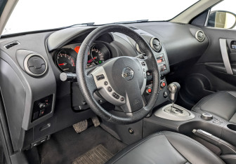 Подержанный автомобиль Nissan Qashqai 2008 года (16 фото)
