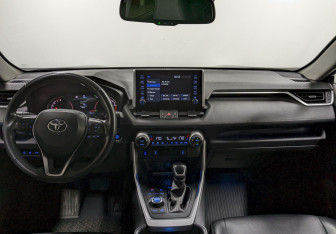 Подержанный автомобиль Toyota RAV4 2021 года (23 фото)