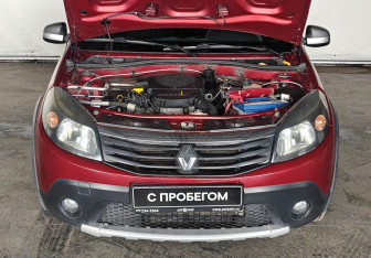 Подержанный автомобиль Renault Sandero 2011 года (9 фото)