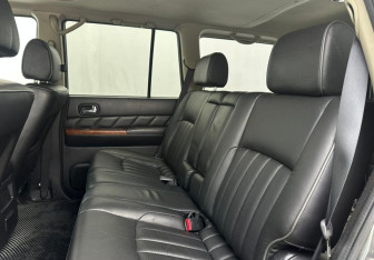 Подержанный автомобиль Nissan Patrol 2008 года (10 фото)