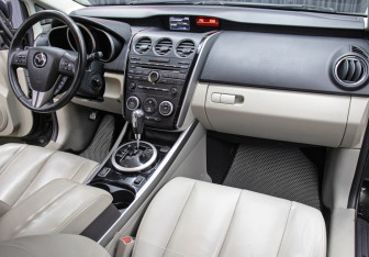 Подержанный автомобиль Mazda CX-7 2011 года (16 фото)