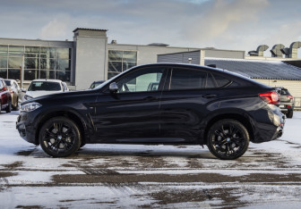 Подержанный автомобиль BMW X6 2015 года (10 фото)