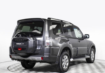 Подержанный автомобиль Mitsubishi Pajero 2014 года (5 фото)