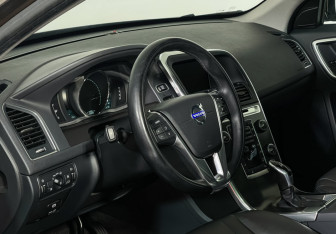 Подержанный автомобиль Volvo XC60 2014 года (13 фото)