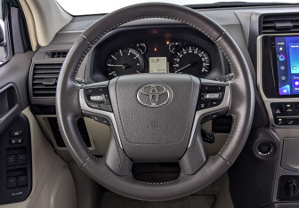 Подержанный автомобиль Toyota Land Cruiser Prado 2021 года (21 фото)