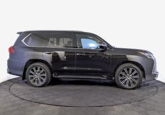 Подержанный автомобиль Lexus LX 2018 года (4 фото)