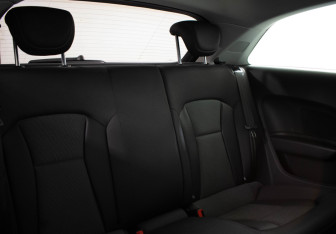 Подержанный автомобиль Audi A1 2011 года (10 фото)