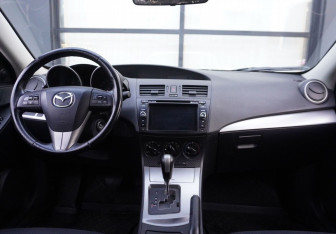 Подержанный автомобиль Mazda 3 Sedan 2010 года (12 фото)