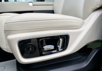 Подержанный автомобиль LiXiang Mega 2024 года (23 фото)