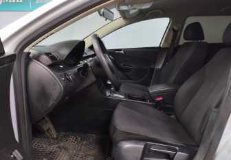 Подержанный автомобиль Volkswagen Passat Wagon 2009 года (9 фото)