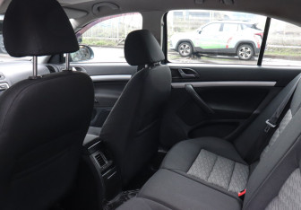 Подержанный автомобиль Skoda Octavia Liftback 2011 года (10 фото)