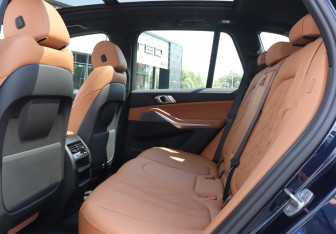 Подержанный автомобиль BMW X5 2022 года (10 фото)