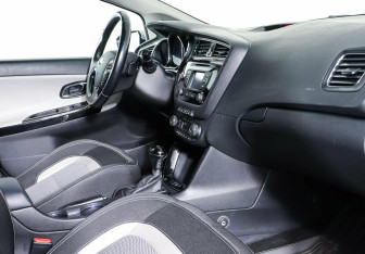 Подержанный автомобиль Kia Ceed Hatchback 2015 года (9 фото)