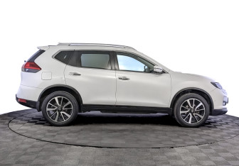 Подержанный автомобиль Nissan X-Trail 2019 года (4 фото)