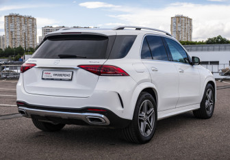 Подержанный автомобиль Mercedes-Benz GLE 2021 года (5 фото)