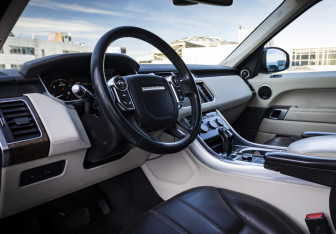 Подержанный автомобиль Land Rover Range Rover Sport 2016 года (9 фото)