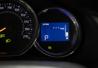 Подержанный автомобиль Renault Sandero 2016 года (20 фото)