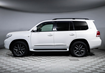Подержанный автомобиль Toyota Land Cruiser Suv 2007 года (8 фото)