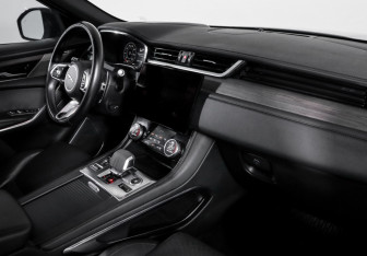 Подержанный автомобиль Jaguar F-Pace 2021 года (9 фото)