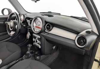 Подержанный автомобиль MINI Hatch 2008 года (11 фото)