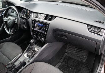 Подержанный автомобиль Skoda Octavia Liftback 2017 года (7 фото)